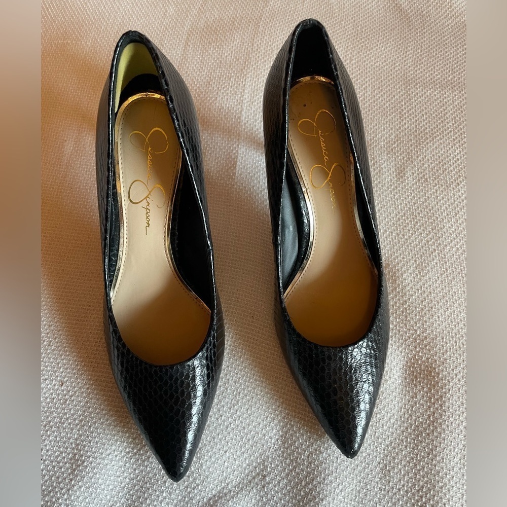 Jessica Simpson reptile pumps - Picture 3 of 7
